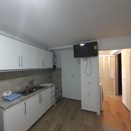 Lovely 1-Bedroom Apartment In Sarandë Exterior foto